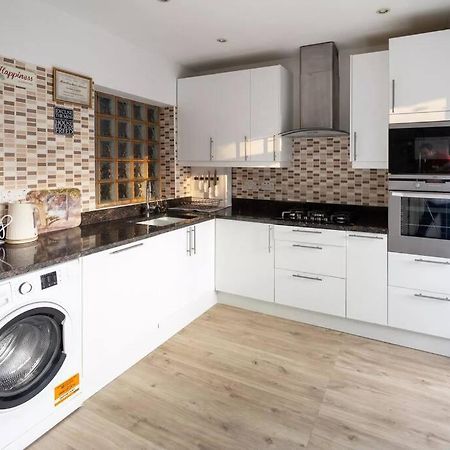 Hogwarts Hideaway Themed Property Watford  Eksteriør bilde