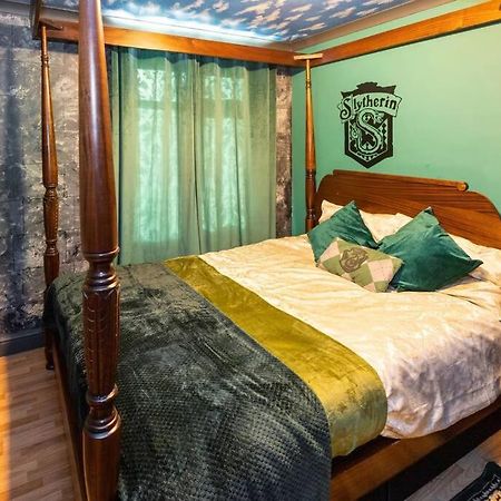 Hogwarts Hideaway Themed Property Watford  Eksteriør bilde