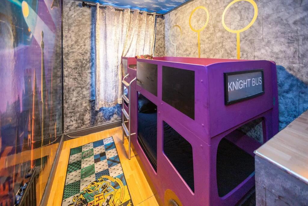 Hogwarts Hideaway Themed Property Watford  Eksteriør bilde