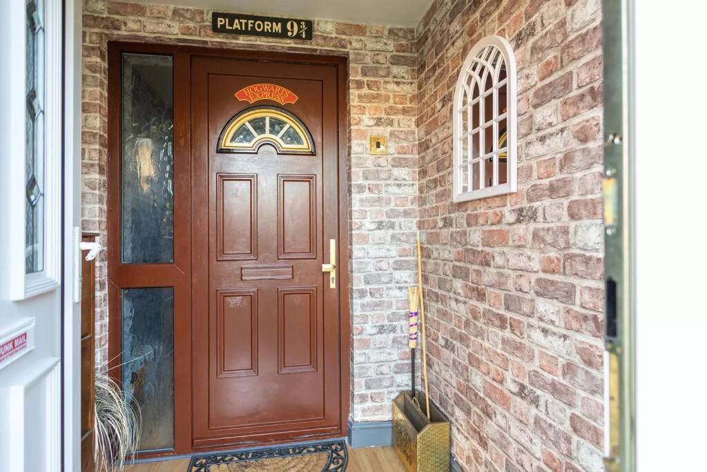 Hogwarts Hideaway Themed Property Watford  Eksteriør bilde