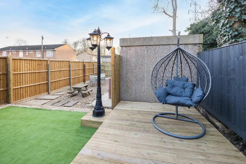 Hogwarts Hideaway Themed Property Watford  Eksteriør bilde