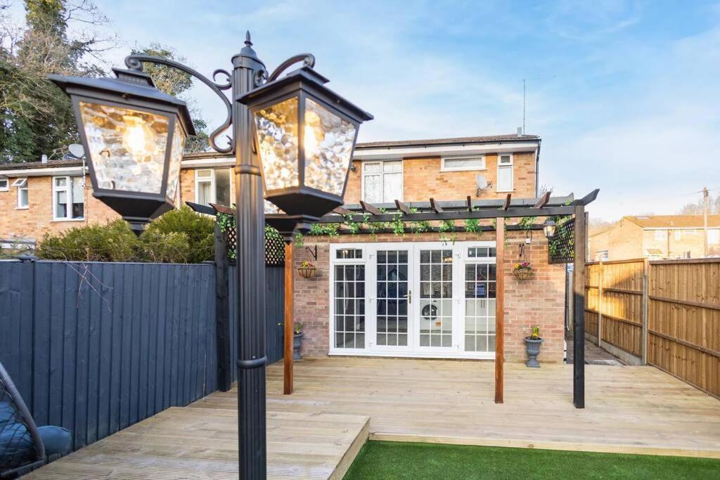 Hogwarts Hideaway Themed Property Watford  Eksteriør bilde