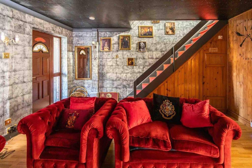 Hogwarts Hideaway Themed Property Watford  Eksteriør bilde