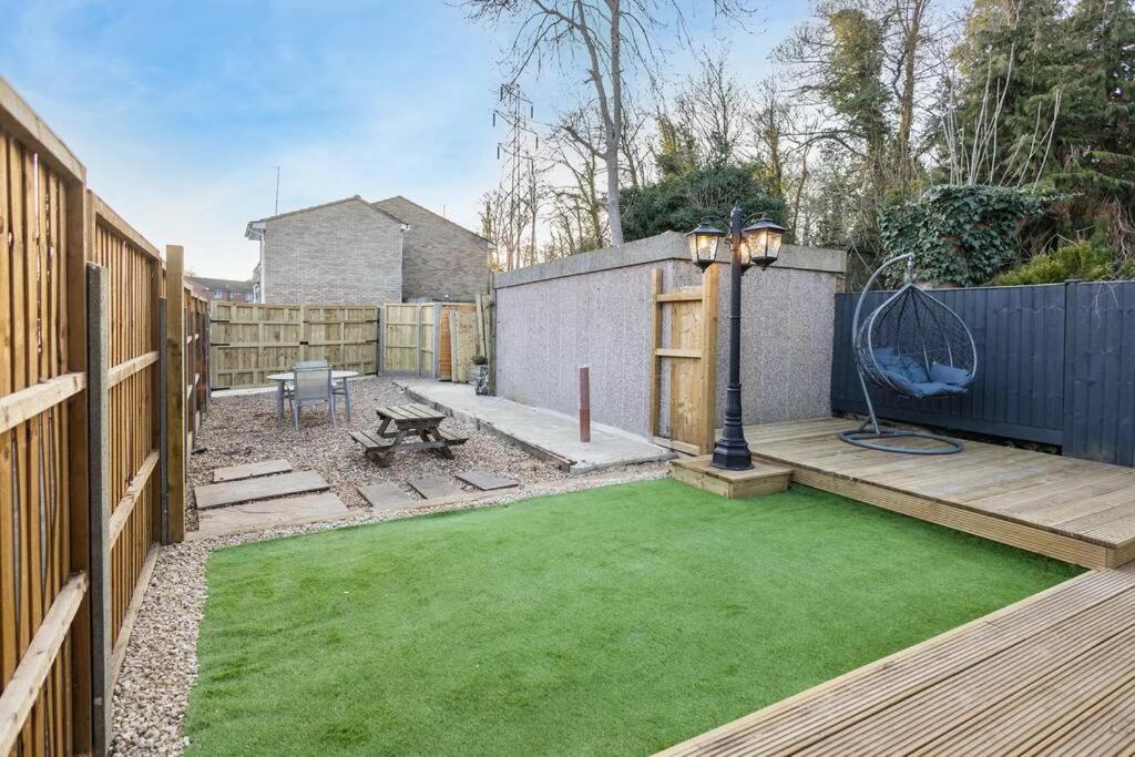 Hogwarts Hideaway Themed Property Watford  Eksteriør bilde