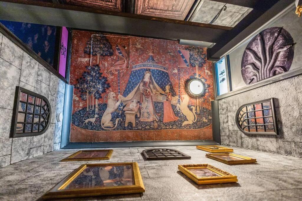 Hogwarts Hideaway Themed Property Watford  Eksteriør bilde