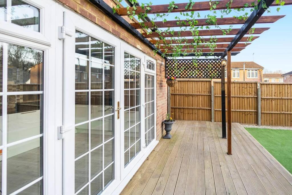 Hogwarts Hideaway Themed Property Watford  Eksteriør bilde