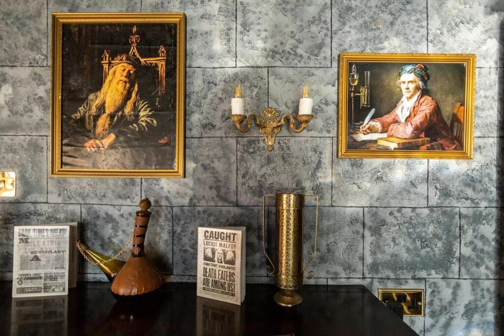 Hogwarts Hideaway Themed Property Watford  Eksteriør bilde